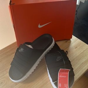 Women Nike slide size 8